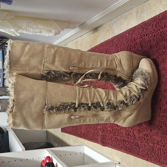 Report Shoes - Unique Knee High Fur Boots Sz 9
